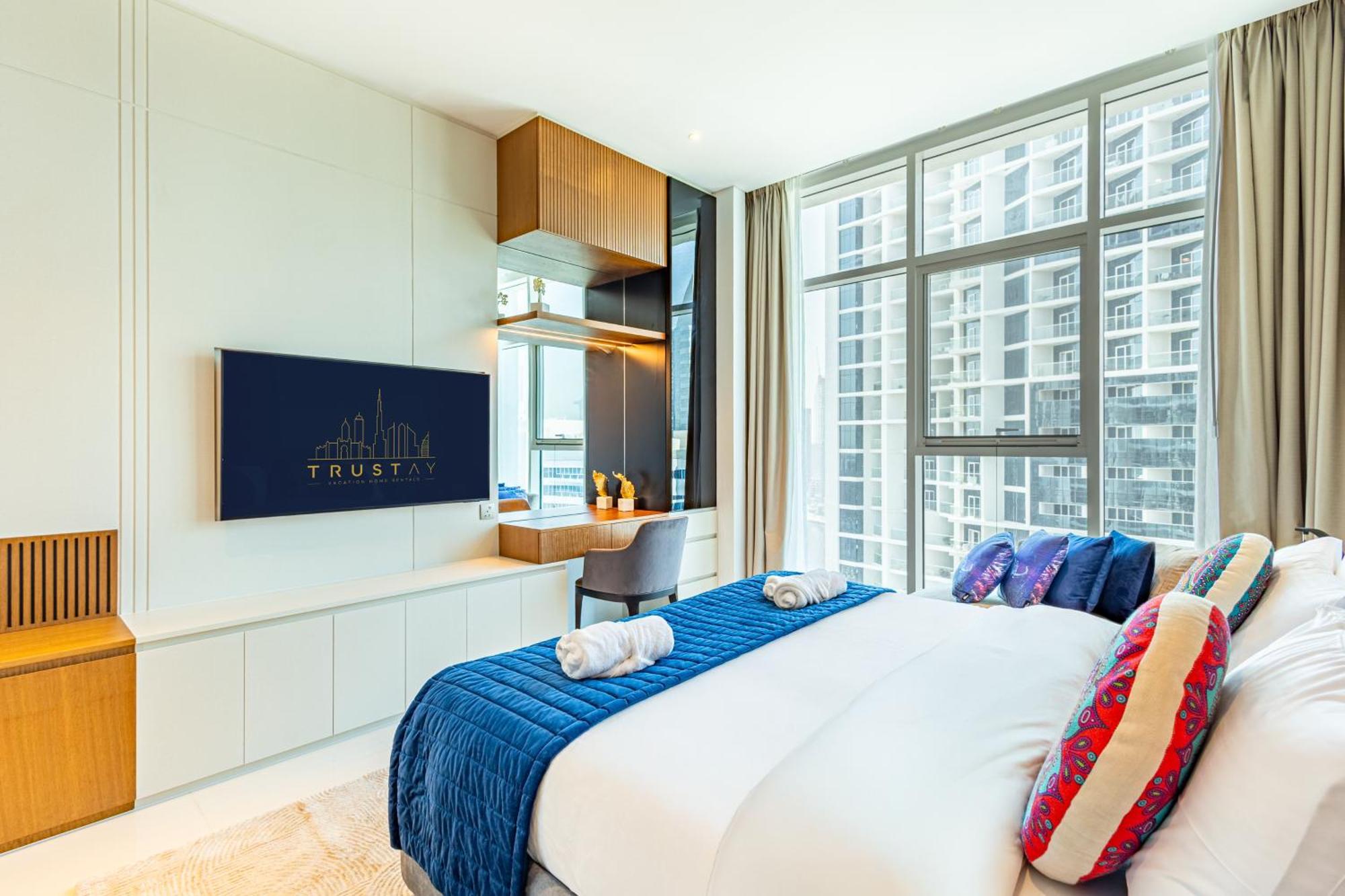 Deluxe One-bedroom In Business Bay With Burj Khalifa And Canal View Apartamento Dubái