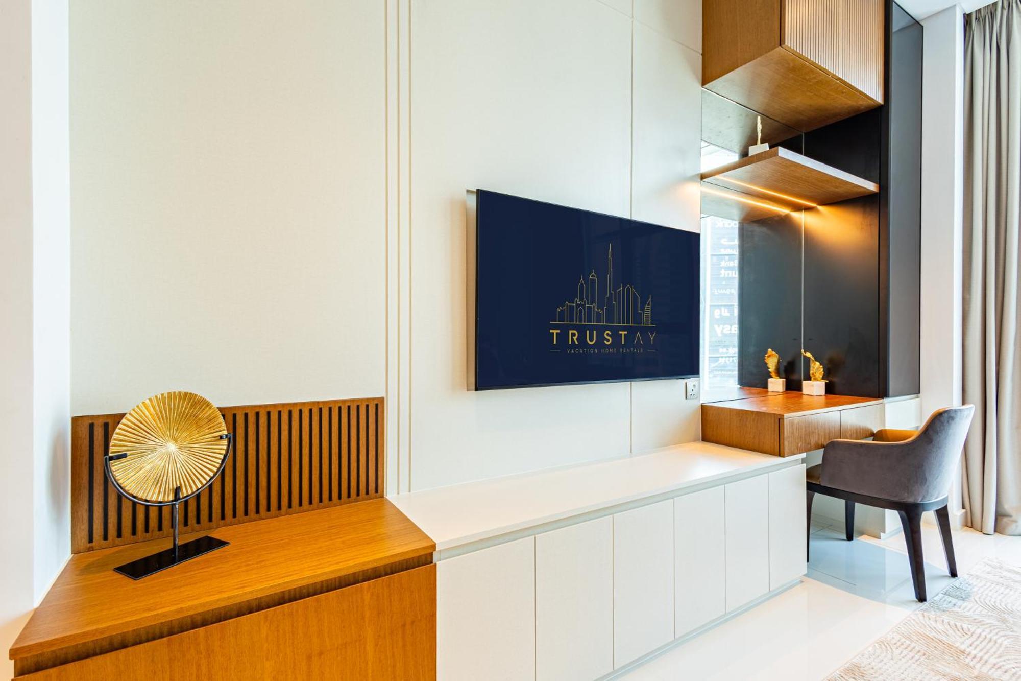 Deluxe One-bedroom In Business Bay With Burj Khalifa And Canal View *