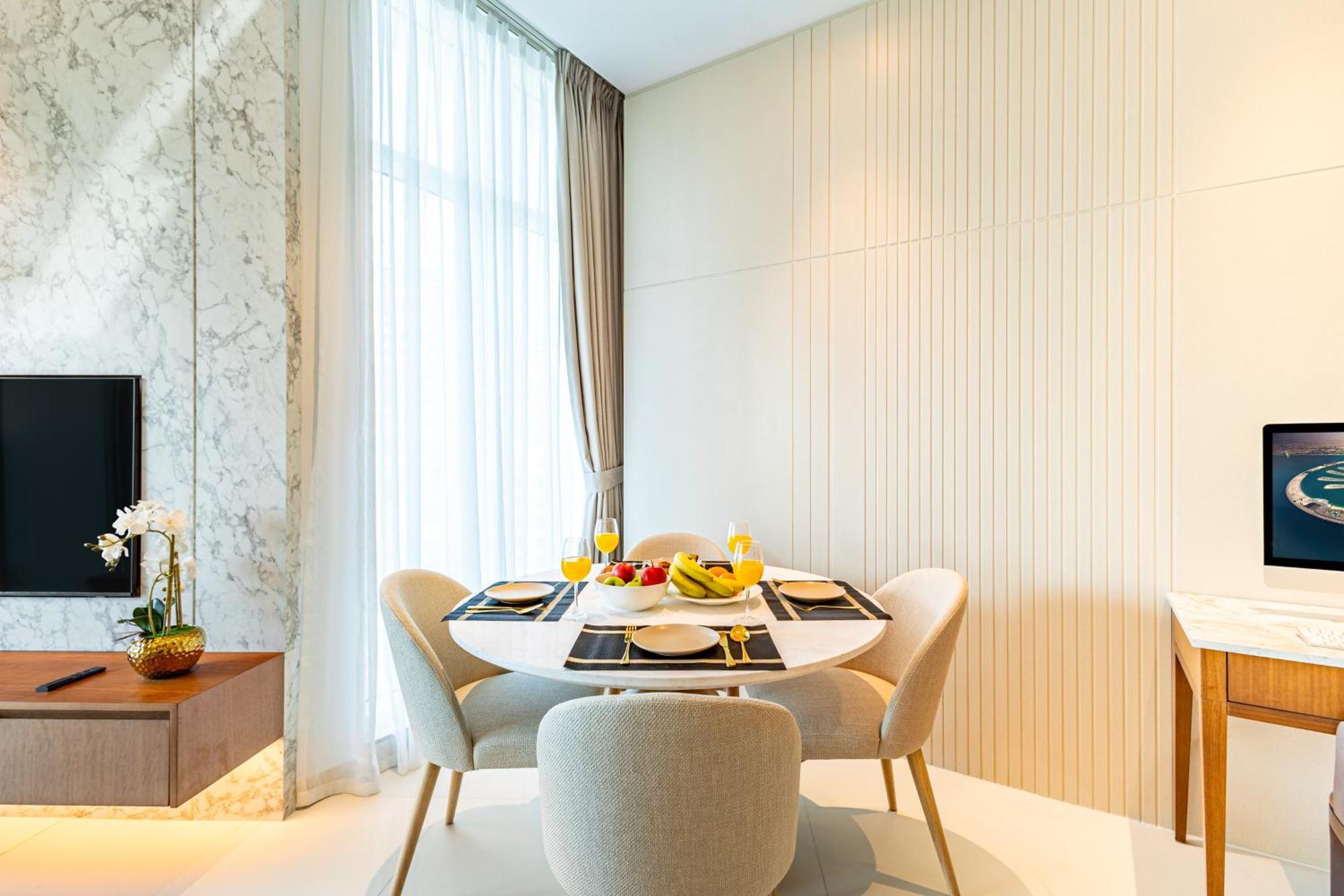Deluxe One-bedroom In Business Bay With Burj Khalifa And Canal View