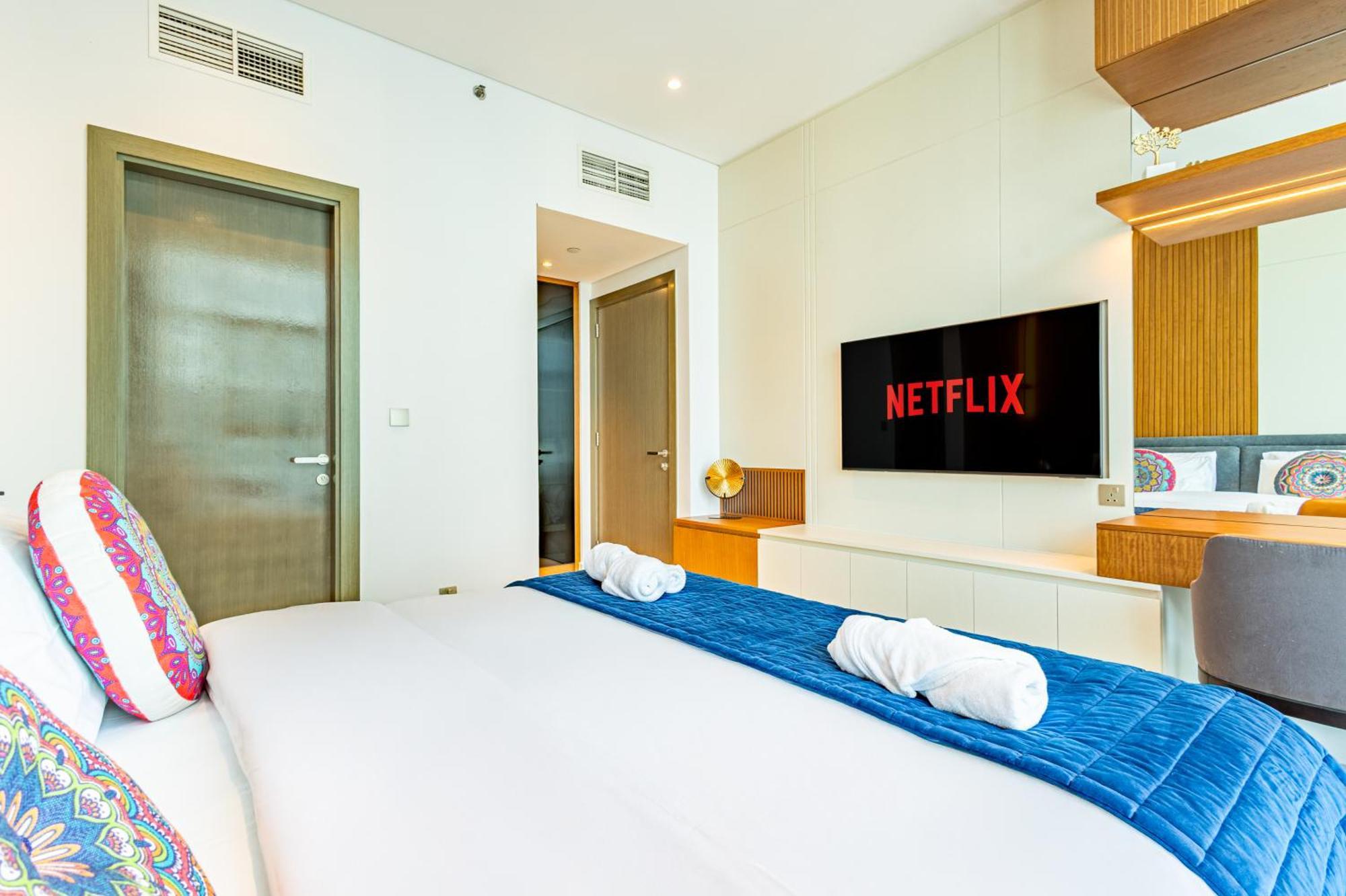 Deluxe One-bedroom In Business Bay With Burj Khalifa And Canal View Apartamento