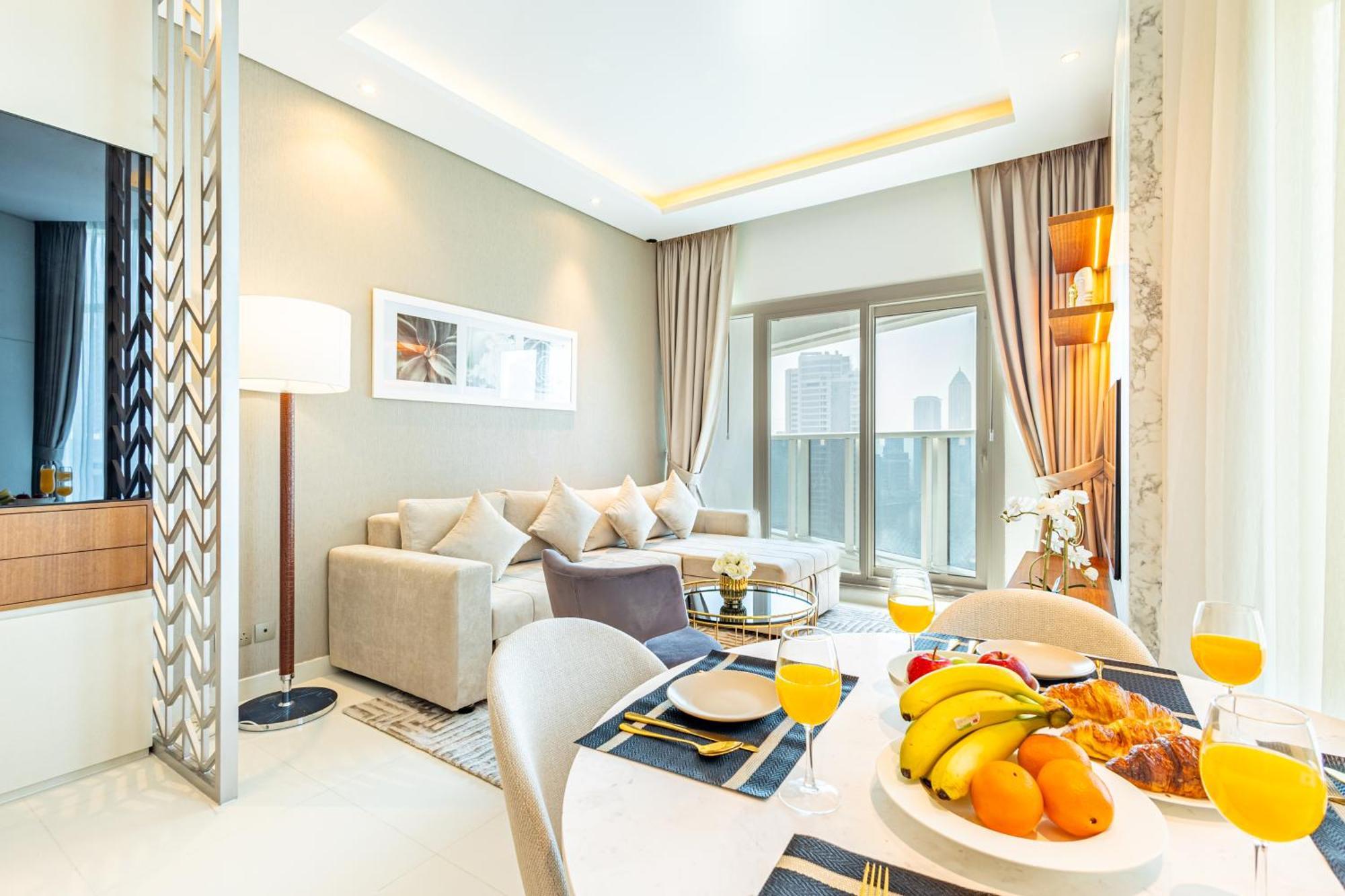 Apartamento Deluxe One-bedroom In Business Bay With Burj Khalifa And Canal View Dubái