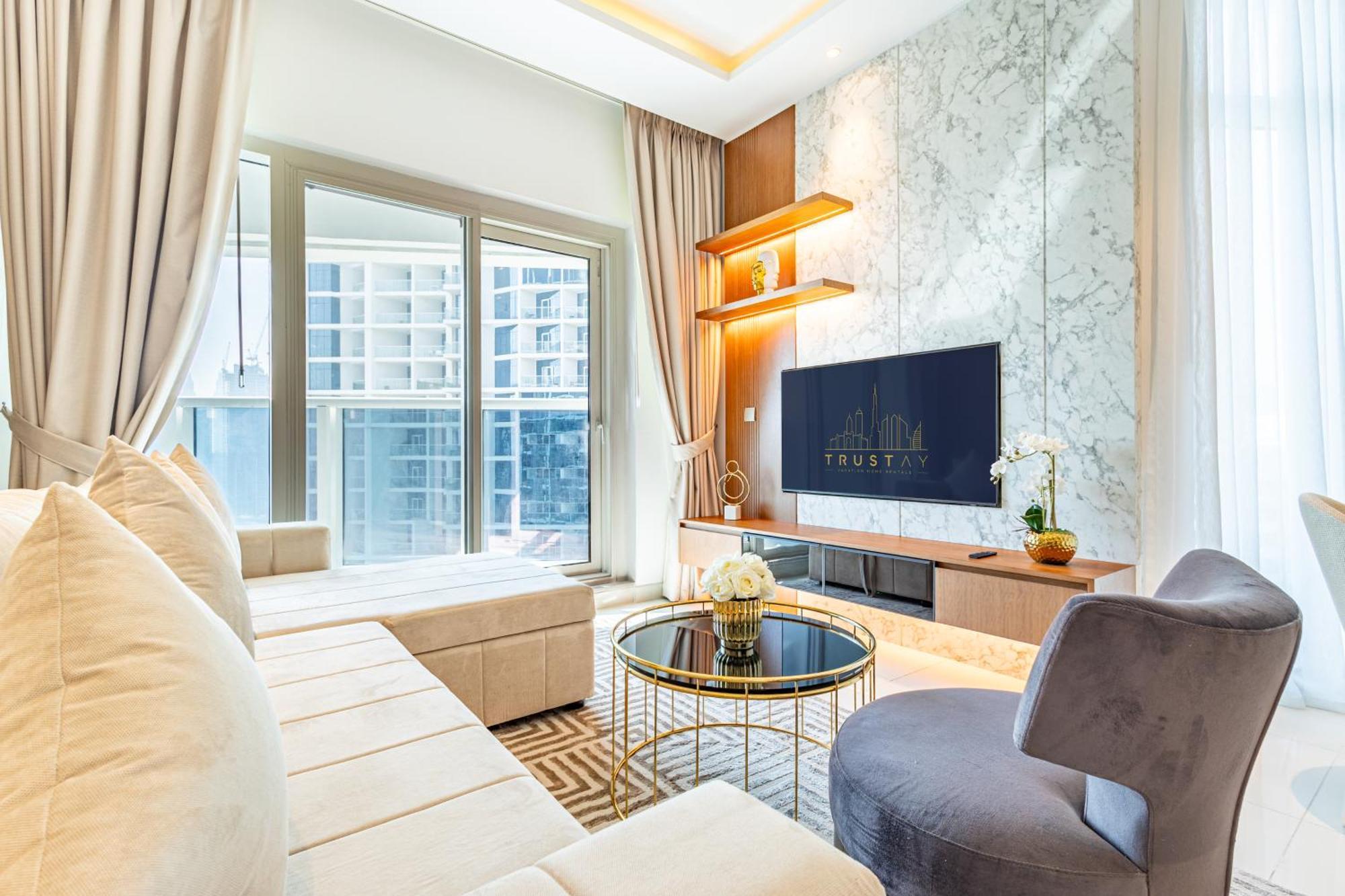Deluxe One-bedroom In Business Bay With Burj Khalifa And Canal View Apartamento Dubái