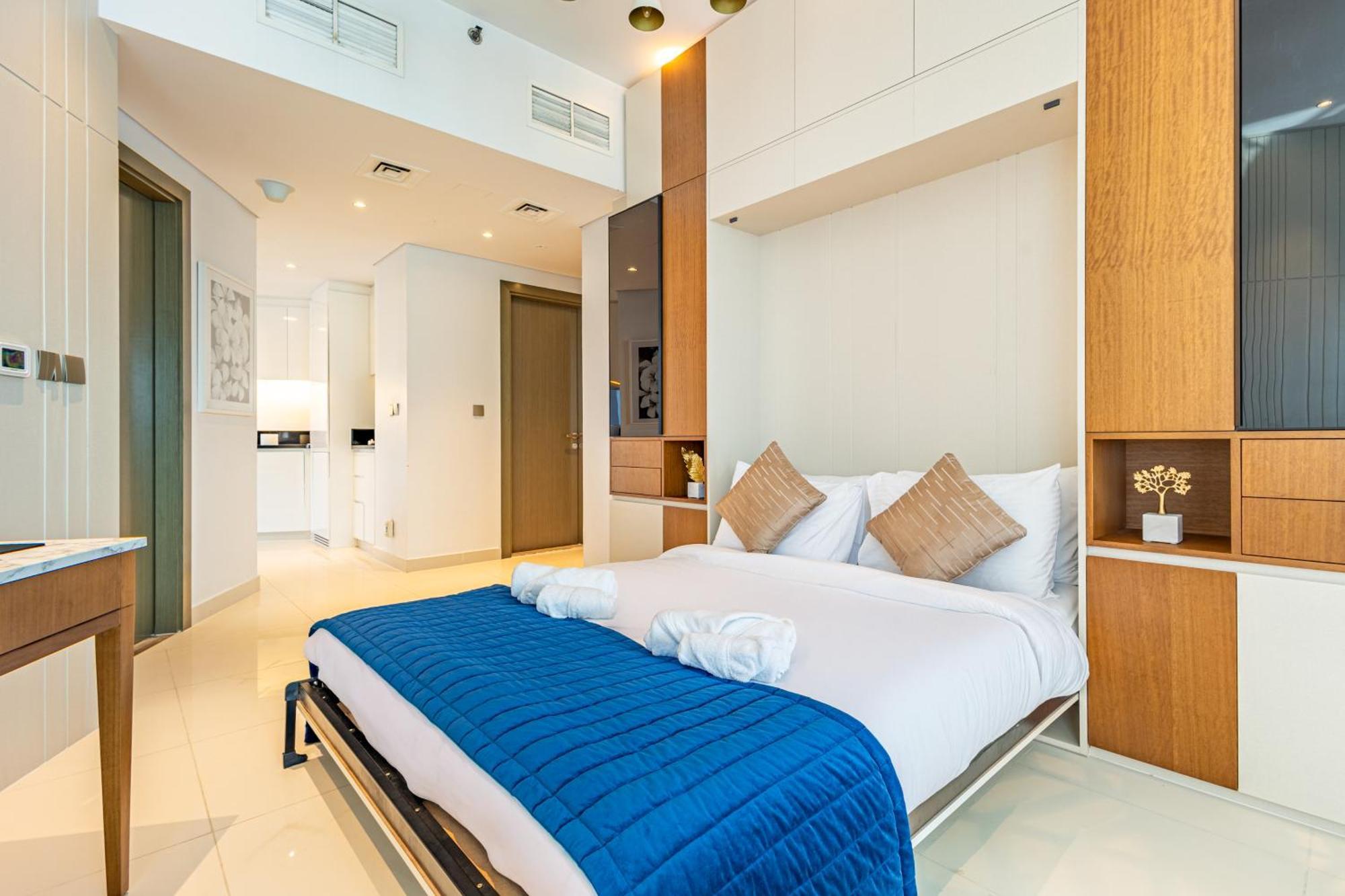 Apartamento Deluxe One-bedroom In Business Bay With Burj Khalifa And Canal View Dubái