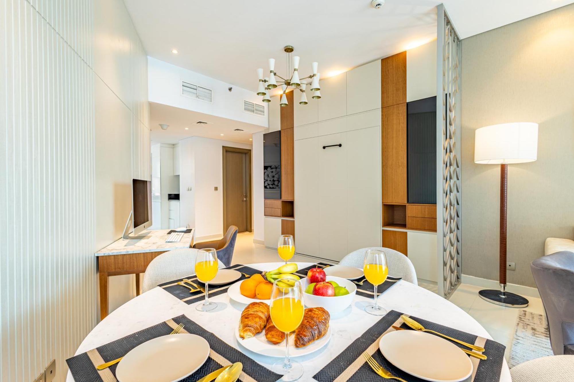 Deluxe One-bedroom In Business Bay With Burj Khalifa And Canal View Apartamento *