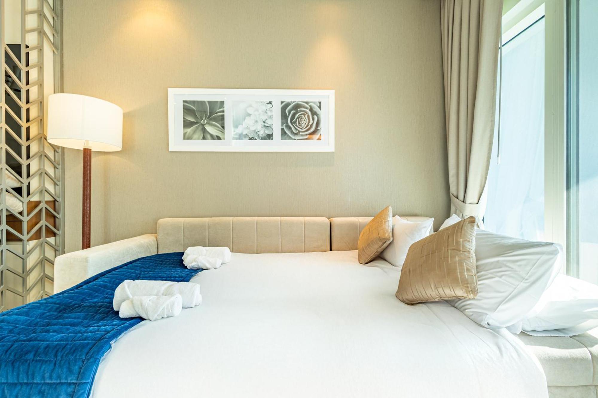 Apartamento Deluxe One-bedroom In Business Bay With Burj Khalifa And Canal View Dubái