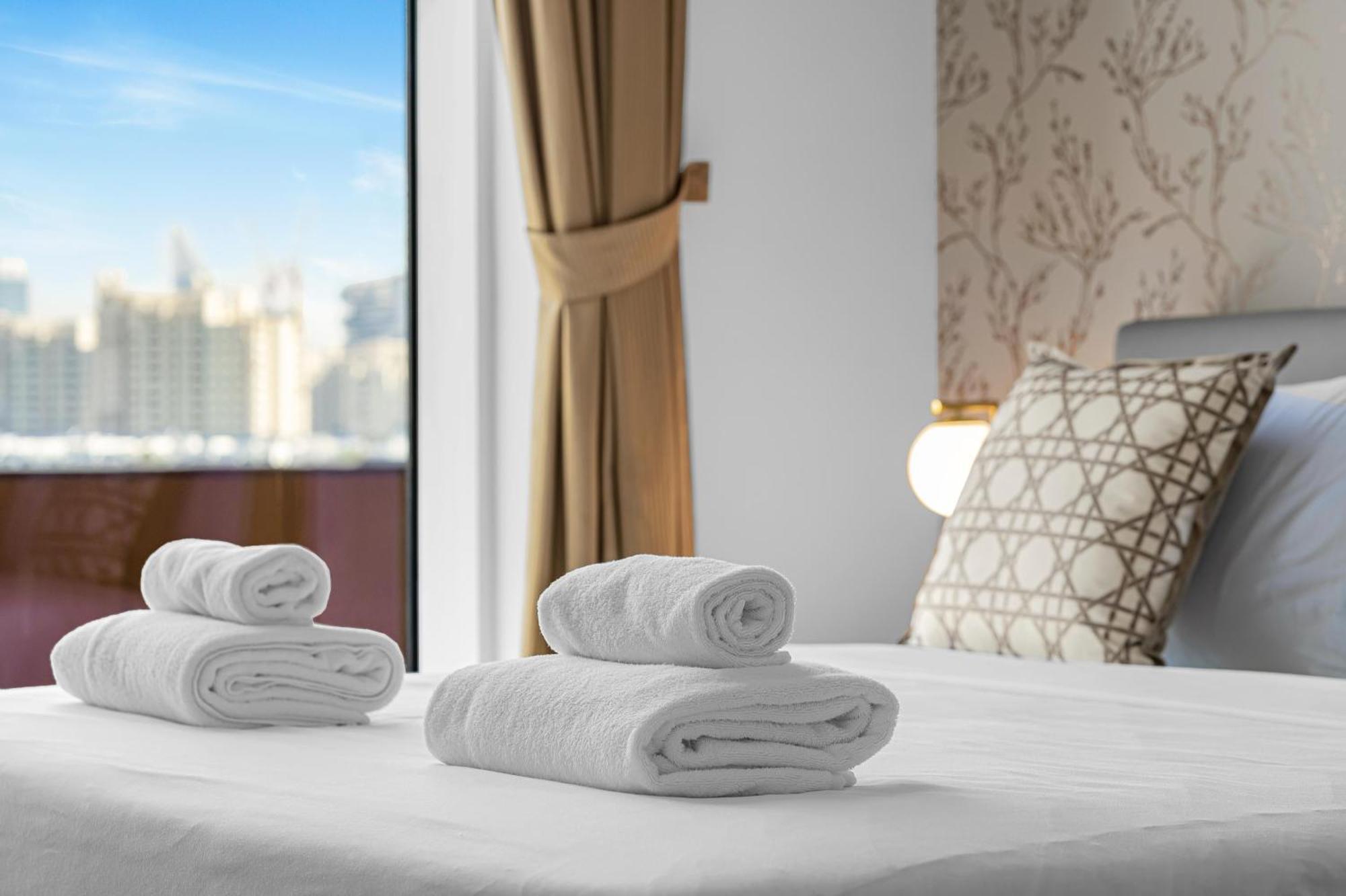 Tiara Deluxe 3 Bedroom With Private Beach, Burj & Atlantis Sea View Apartemen *
