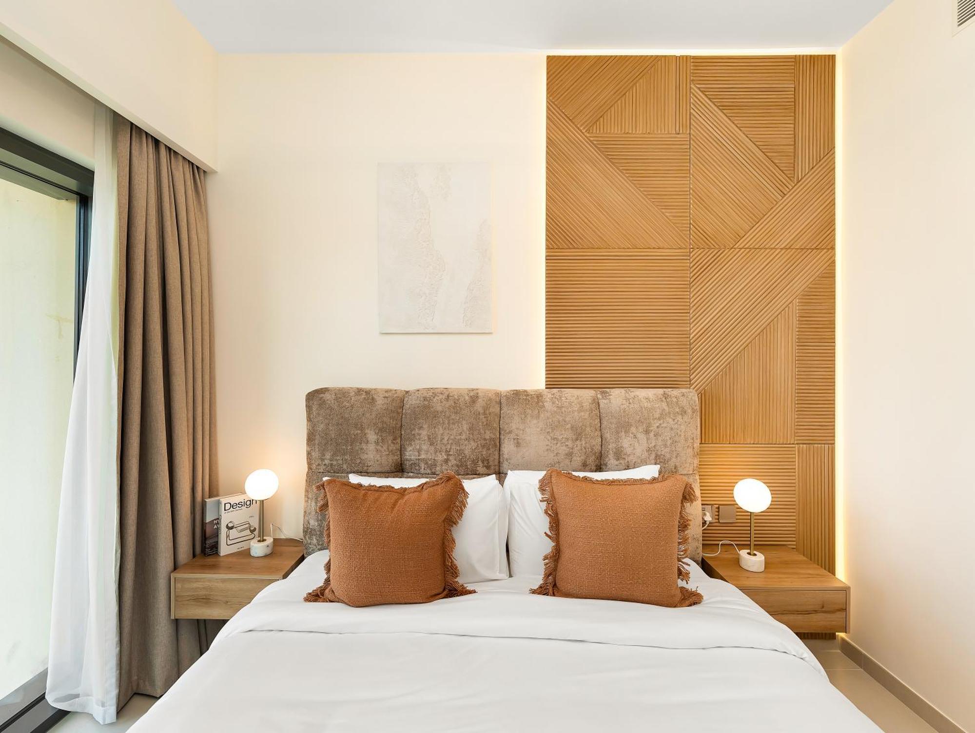 2bdr Led Side Burj Khalifa Views Opposite Mall Dubai