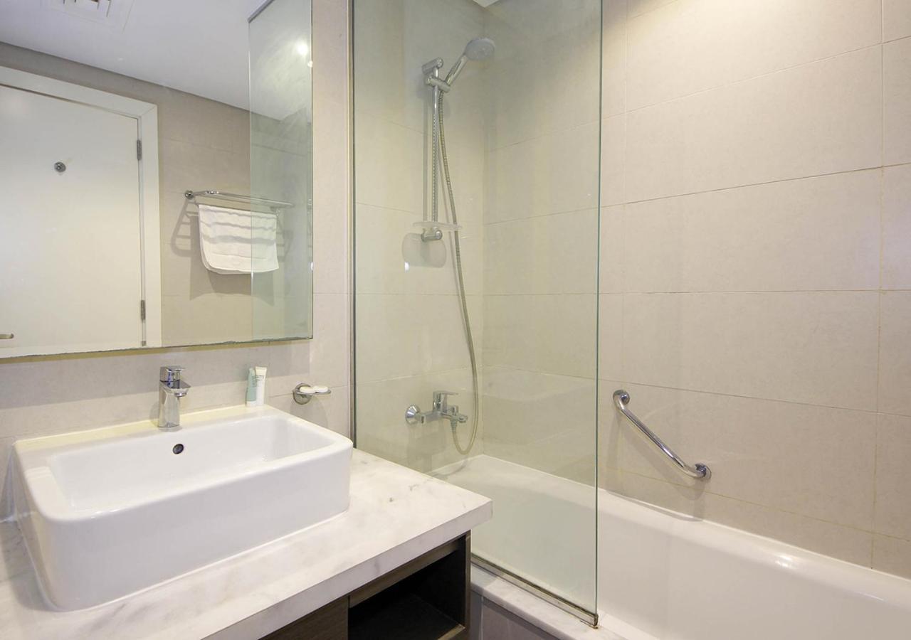 Stylish In With Pool & Gym Apartemen