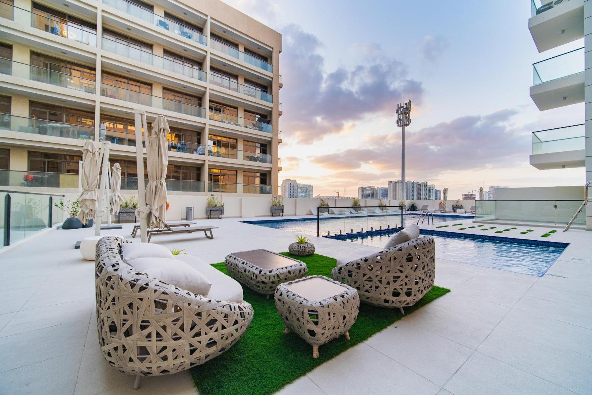 Sunny Studio, Pool, Views, Near Metro Apartamento Dubái