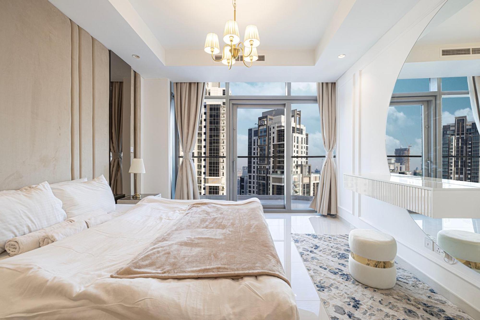 Apartemen Infinity Pool & Burj Khalifa View L Luxe Paramount Dubai