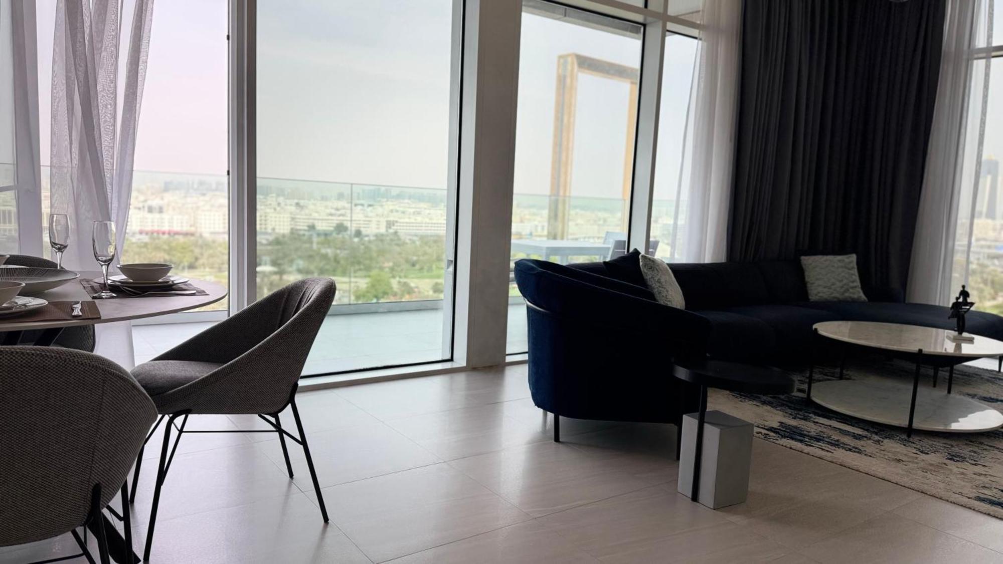 Ashri Luxe Spacious Near Metro, Frame