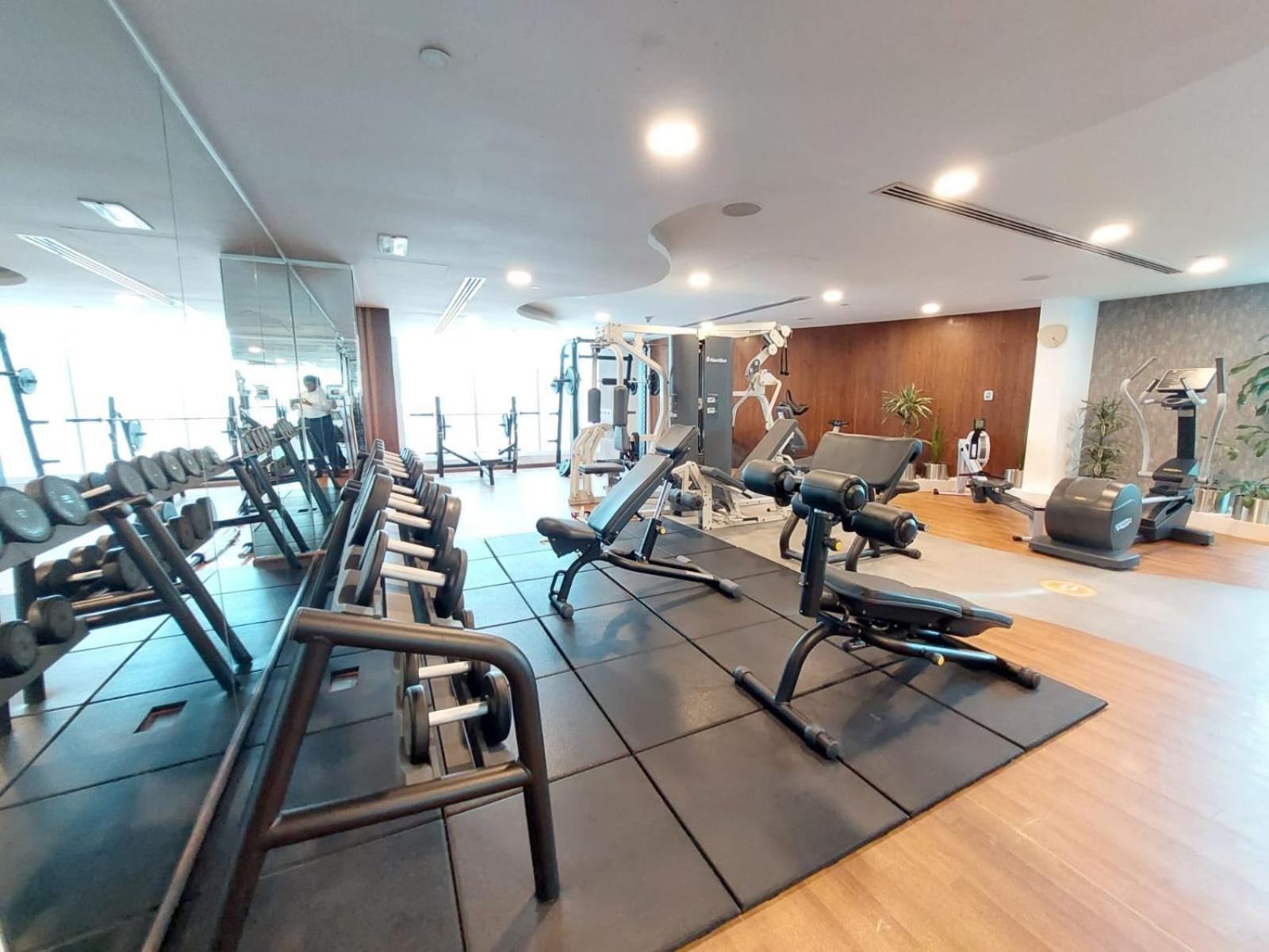 Bright & Valuable, Close To Metro Station Apartamento
