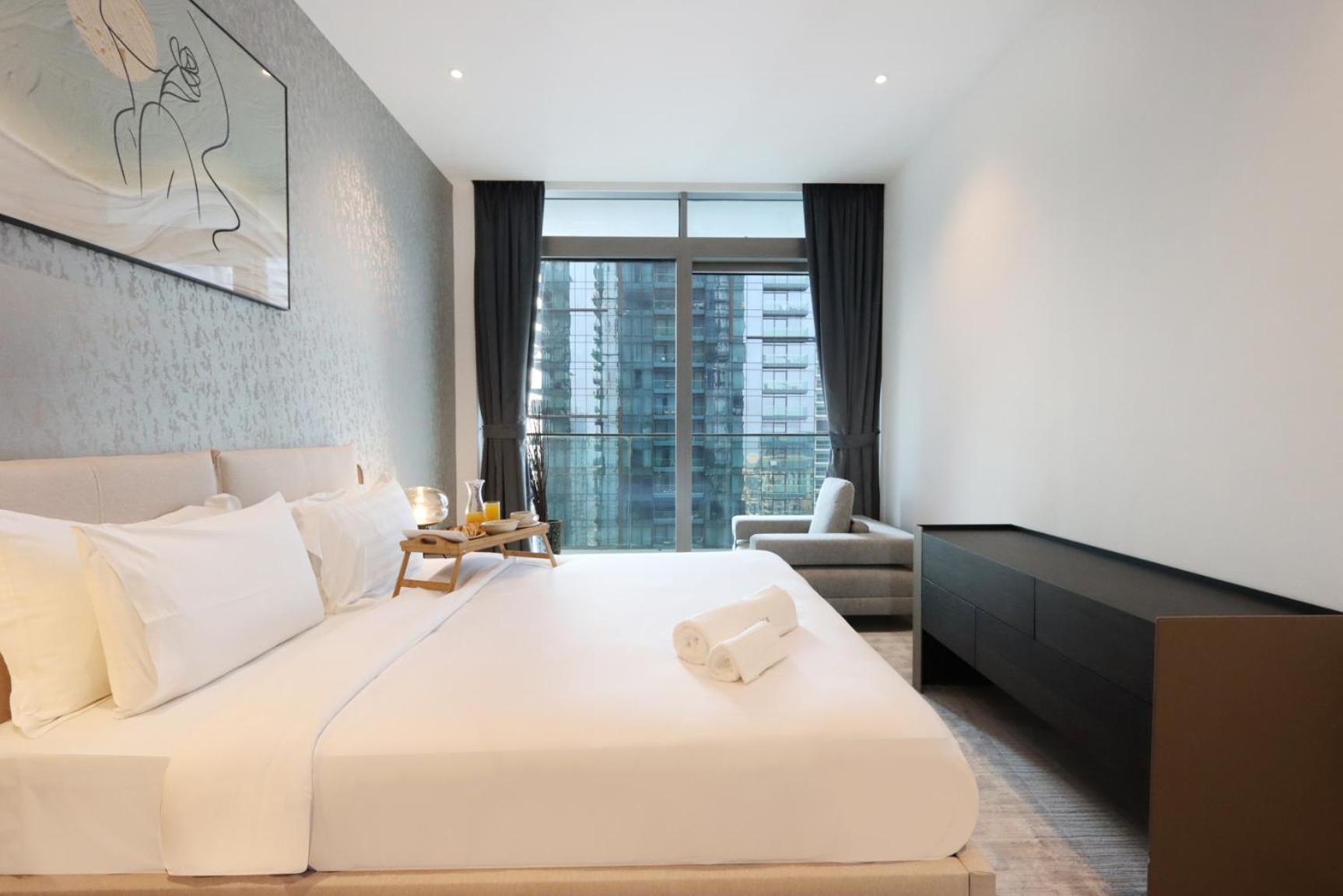 Luxury 2br Waterfront Oasis In Marinagate - Livbnb *