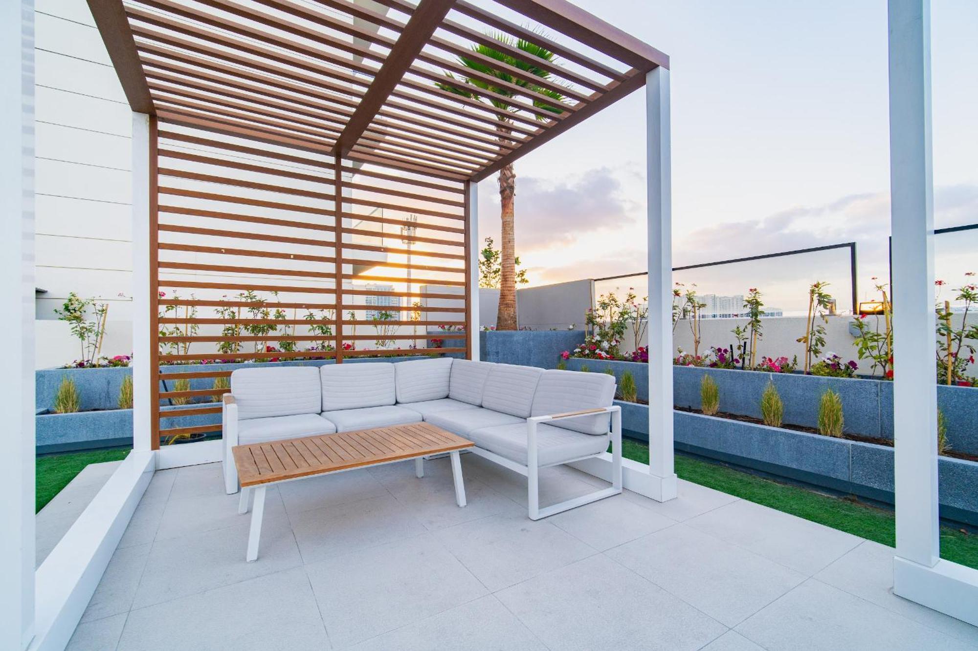 Sunny Studio, Pool, Views, Near Metro Apartamento *