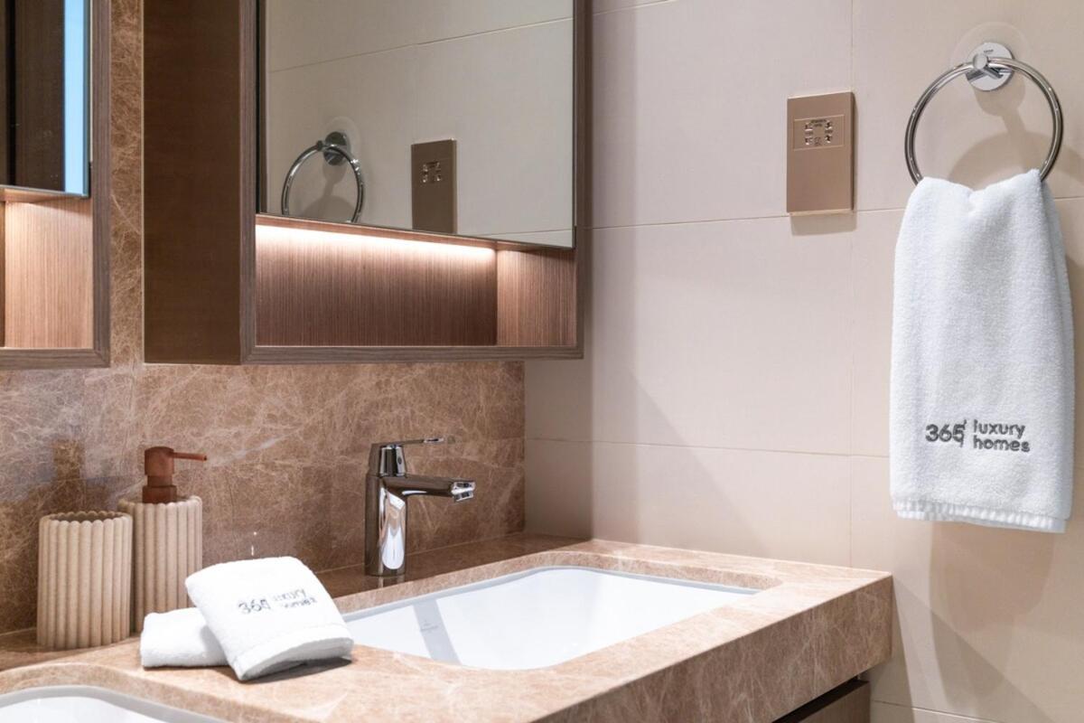 Designer 2-br - Sea View - Grand Bleu By Elie Saab * Dubaï
