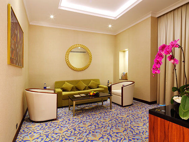 Raviz Center Point Hotel Dubai