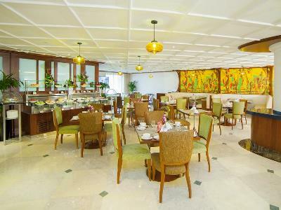 Raviz Center Point Hotel 4*