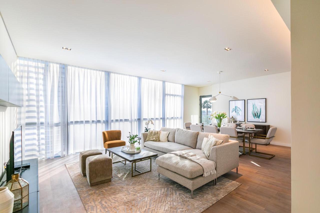 Dhh - Welcome To Your New With Splendid Interiors In City Walk Building 11b *