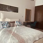 Luxury Apartment On The Metro Facing Dubai Marina