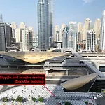 Luxury Apartment On The Metro Facing Dubai Marina