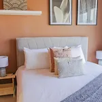 Art-Inspired Apartment Amidst Downtown Dubai
