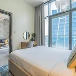 Monty Holiday Home - Elegant Penthouse With Skyline Views Terrace