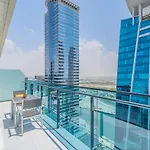 Monty Holiday Home - Elegant Penthouse With Skyline Views Terrace