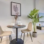 Opulent Studio At Sky Gardens Difc By Deluxe Holiday Homes