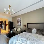 Executive Studio - Full Burj Khalifa View