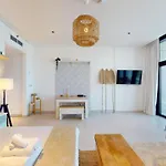 Stylish Studio With Burj Khalifa View