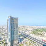 Bnbme - Waterfront Expansive Apt With Maid\'S Room, Poolside Cafe