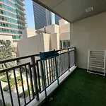 Beautiful And Cozy 2 Bedroom Apartment In The Heart Of Downtown