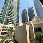 Beautiful And Cozy 2 Bedroom Apartment In The Heart Of Downtown