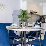 Cobalt Apartment With Burj Khalifa View- Suiteable