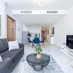 Cobalt Apartment With Burj Khalifa View- Suiteable