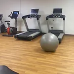 Newly Furnished Studio Apt- Easy Access To Metro