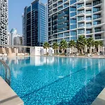 Stunning Apartment Downtown Dubai A28