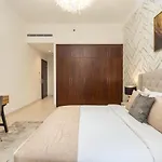 Globalstay At Palm Jumeirah Beachfront Paradise With Pool And Gym