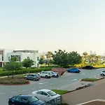 Globalstay At Palm Jumeirah Beachfront Paradise With Pool And Gym