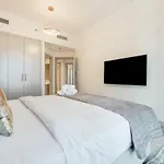 Torch Tower, 2 Bedroom - Glamorous Two Bedroom