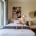 Higuests - Snug Studio With Balcony In The Heart Of Downtown