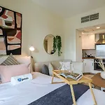 Higuests - Snug Studio With Balcony In The Heart Of Downtown