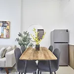 Bnbmehomes - Cosy Apt With Modern Amenities -109