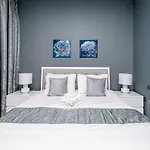 ALH Vacay - DAMAC Hills 2 Centaury Villa 3BR