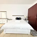 Beachfront Amazing Studio Apartment In Rimal Jbr