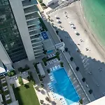 Vogue Beachfront - Palm Views & Private Beach