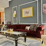 Chic 3 Bedroom Apartment
