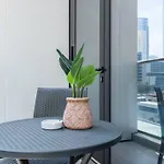 Stylish Studio With Tropical Fair In Dubai Marina