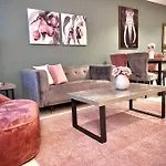 Cheerful 3 Bedroom Apartment