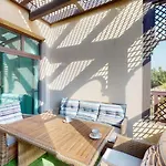 Al Tajer, Core C, Souk Al Bahar - Charming Two Bedroom